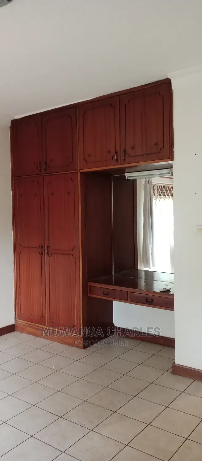 5bdrm Duplex in Fs Properties Ltd, Central Division for Rent in Central Division