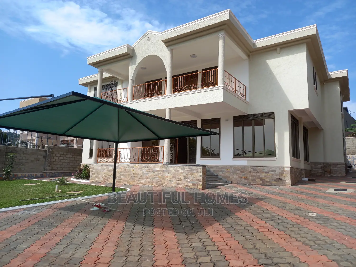 Furnished 6bdrm Mansion in Munyonyo, Makindye for Sale in Makindye