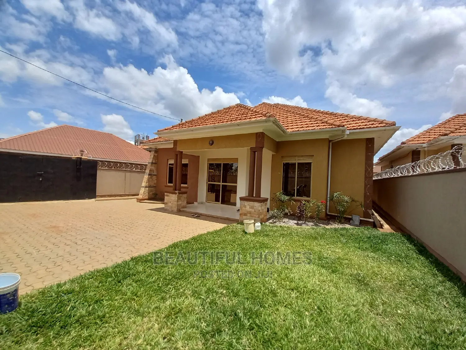 Furnished 4bdrm House in Kira Tarmack for Sale in Kira