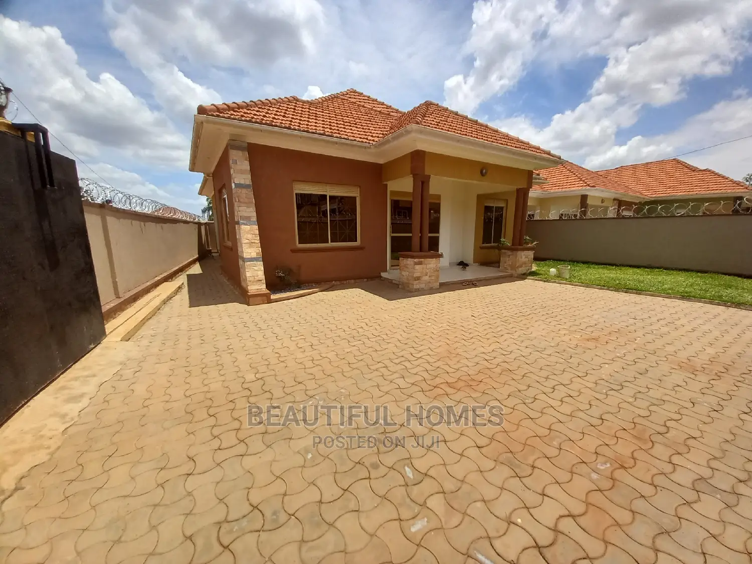 Furnished 4bdrm House in Kira Tarmack for Sale in Kira
