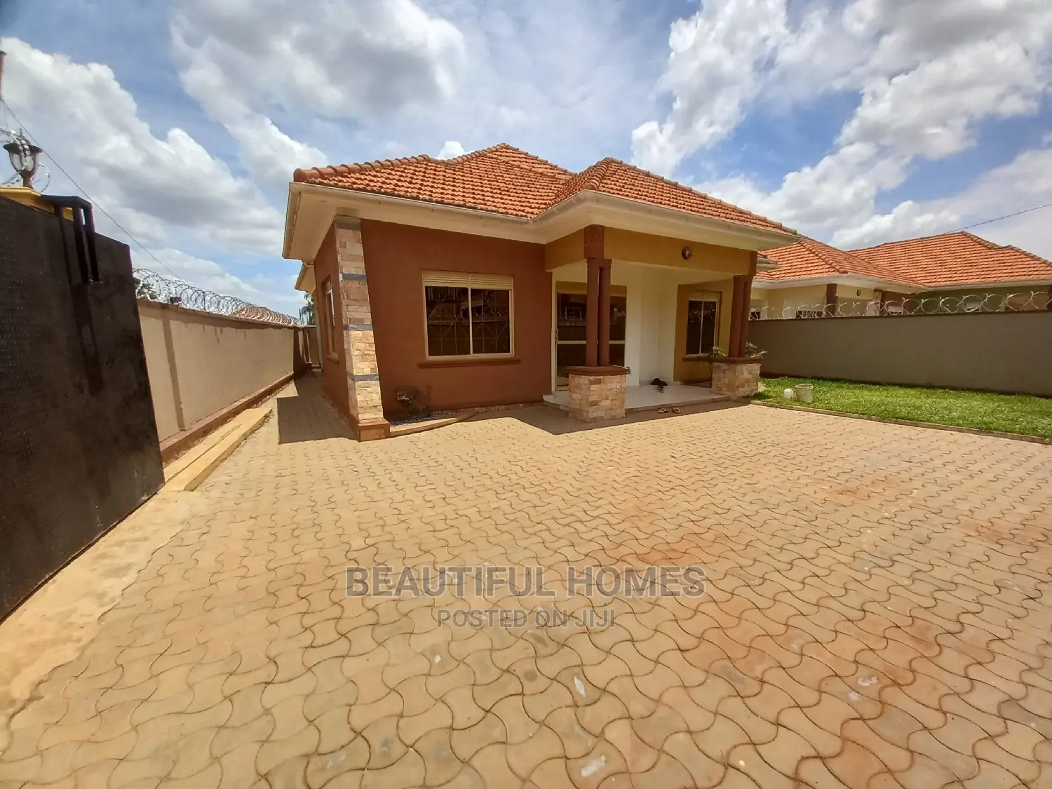 Furnished 4bdrm House in Kira Tarmack for Sale in Kira