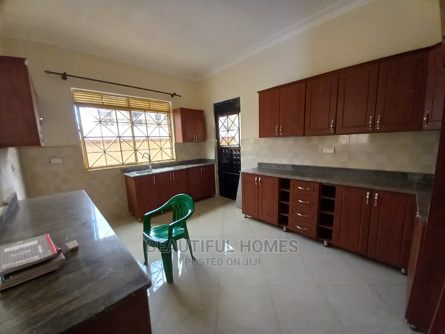 Furnished 4bdrm House in Kira Tarmack for Sale in Kira