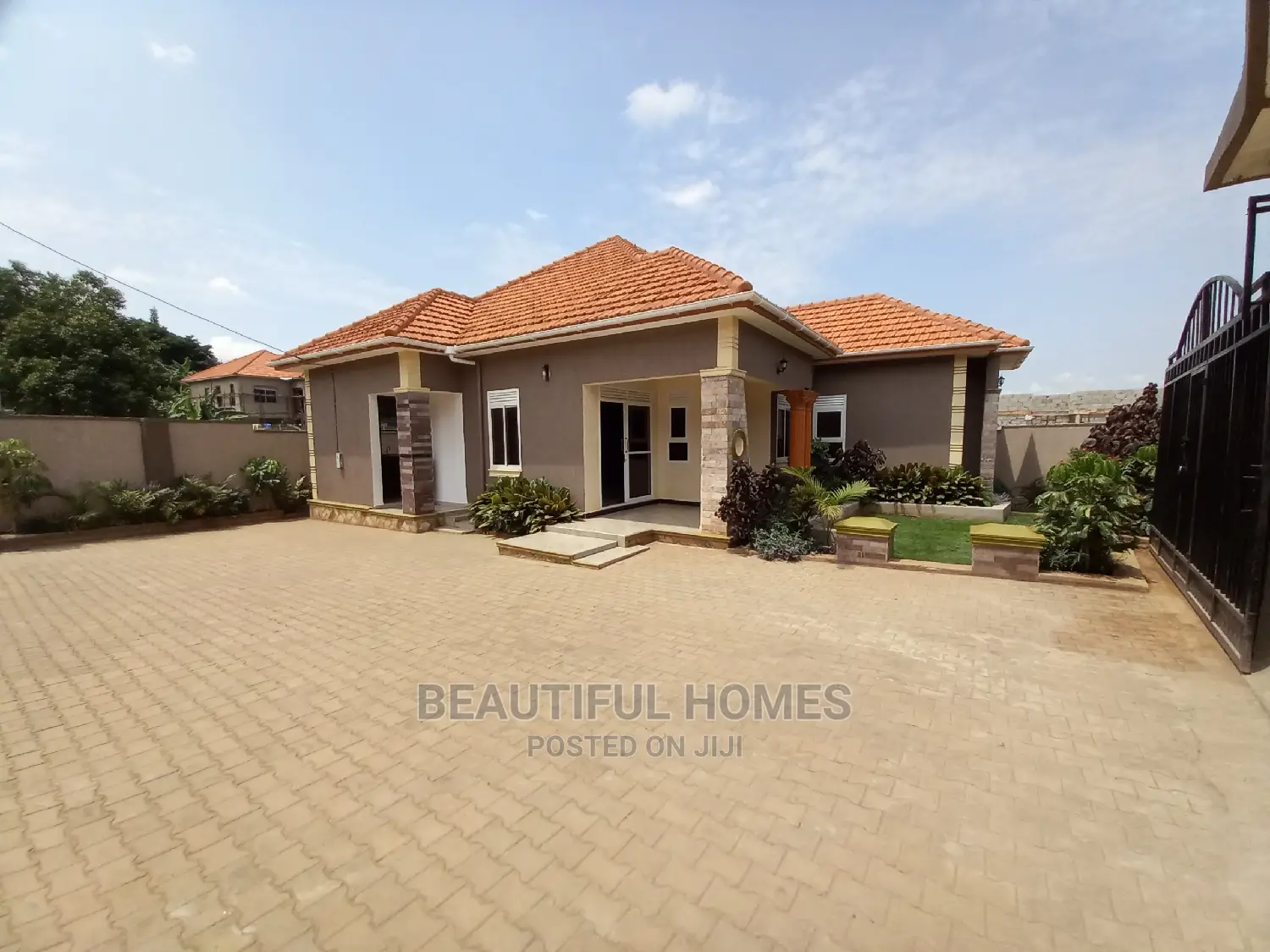 Furnished 4bdrm House in Kira Tarmack for Sale in Kira