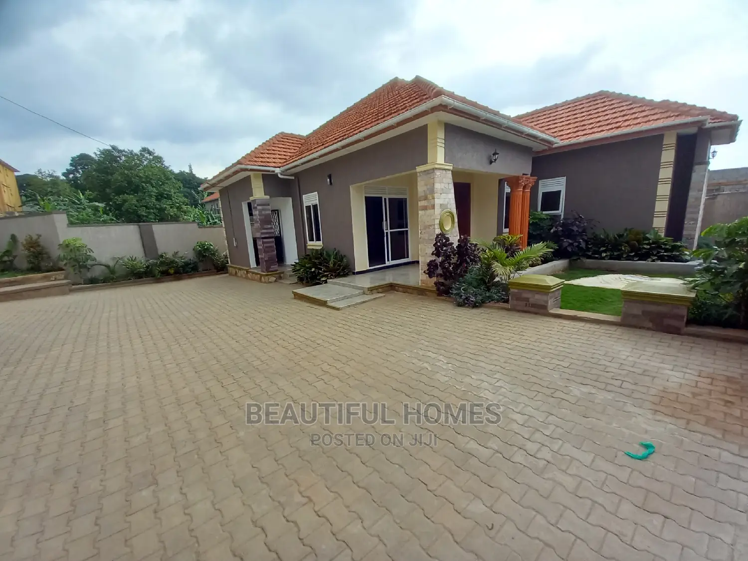Furnished 4bdrm Mansion in Kira Mamerito for Sale in Kira