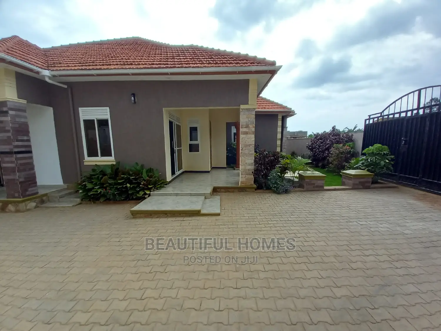 Furnished 4bdrm Mansion in Kira Mamerito for Sale in Kira