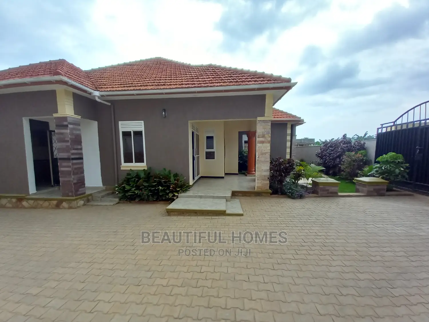 Furnished 4bdrm Mansion in Kira Mamerito for Sale in Kira
