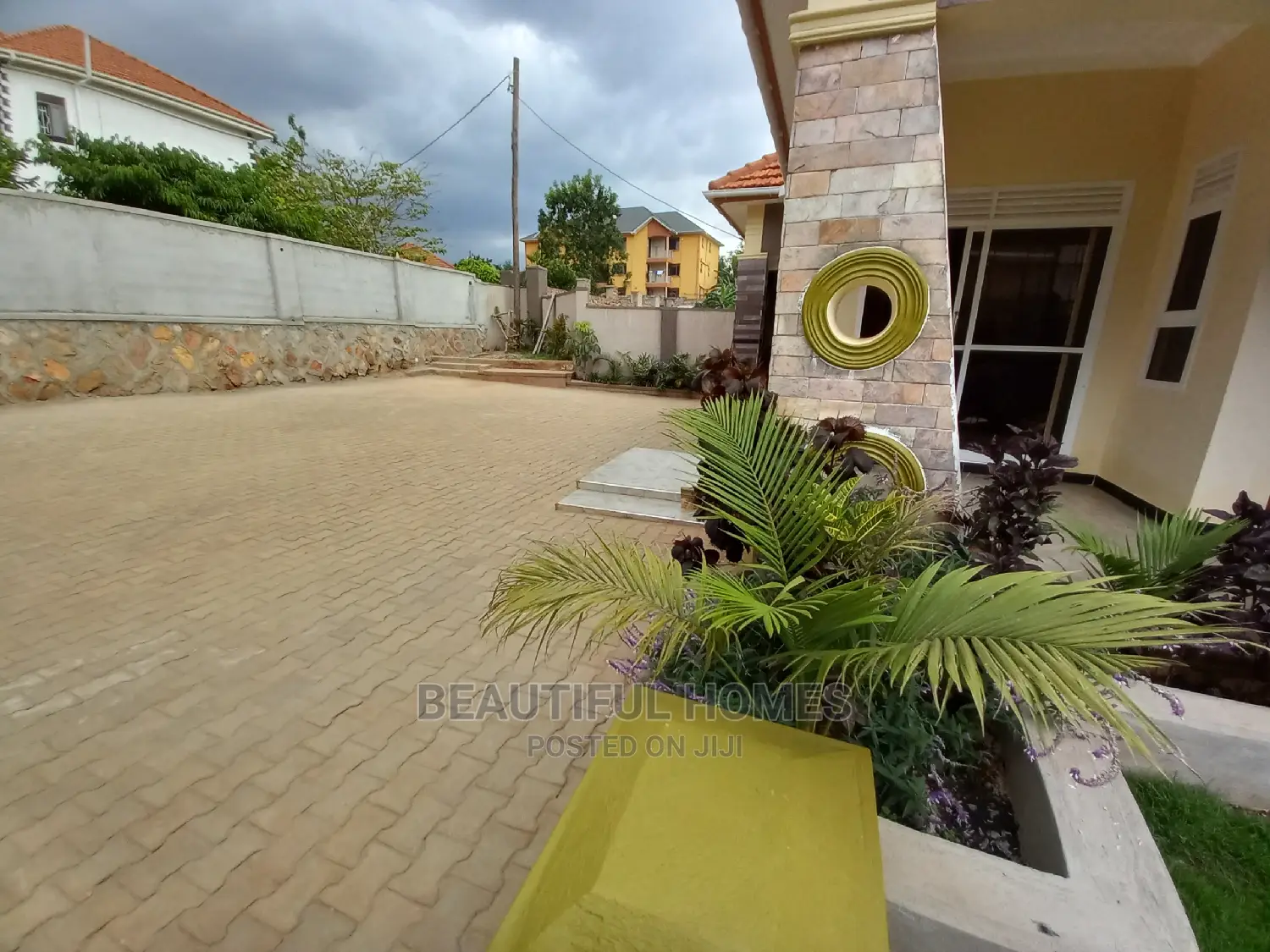 Furnished 4bdrm Mansion in Kira Mamerito for Sale in Kira