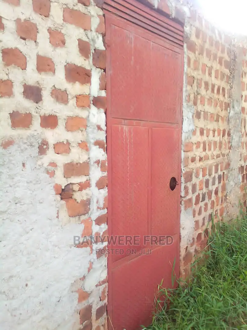 Plot for Sale With Ahouse 50/100 in Mukono TC
