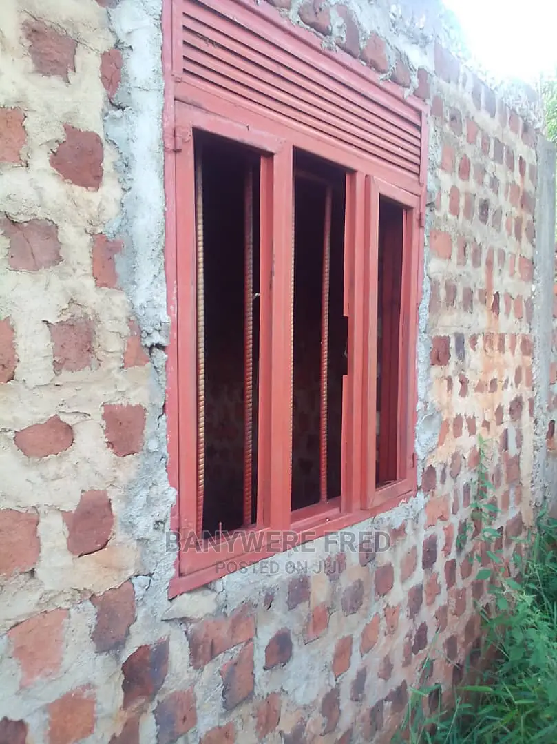 Plot for Sale With Ahouse 50/100 in Mukono TC