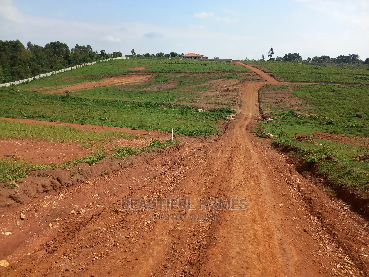 Kasangati 100*100 in Fenced Estate on Quicksell in Kira