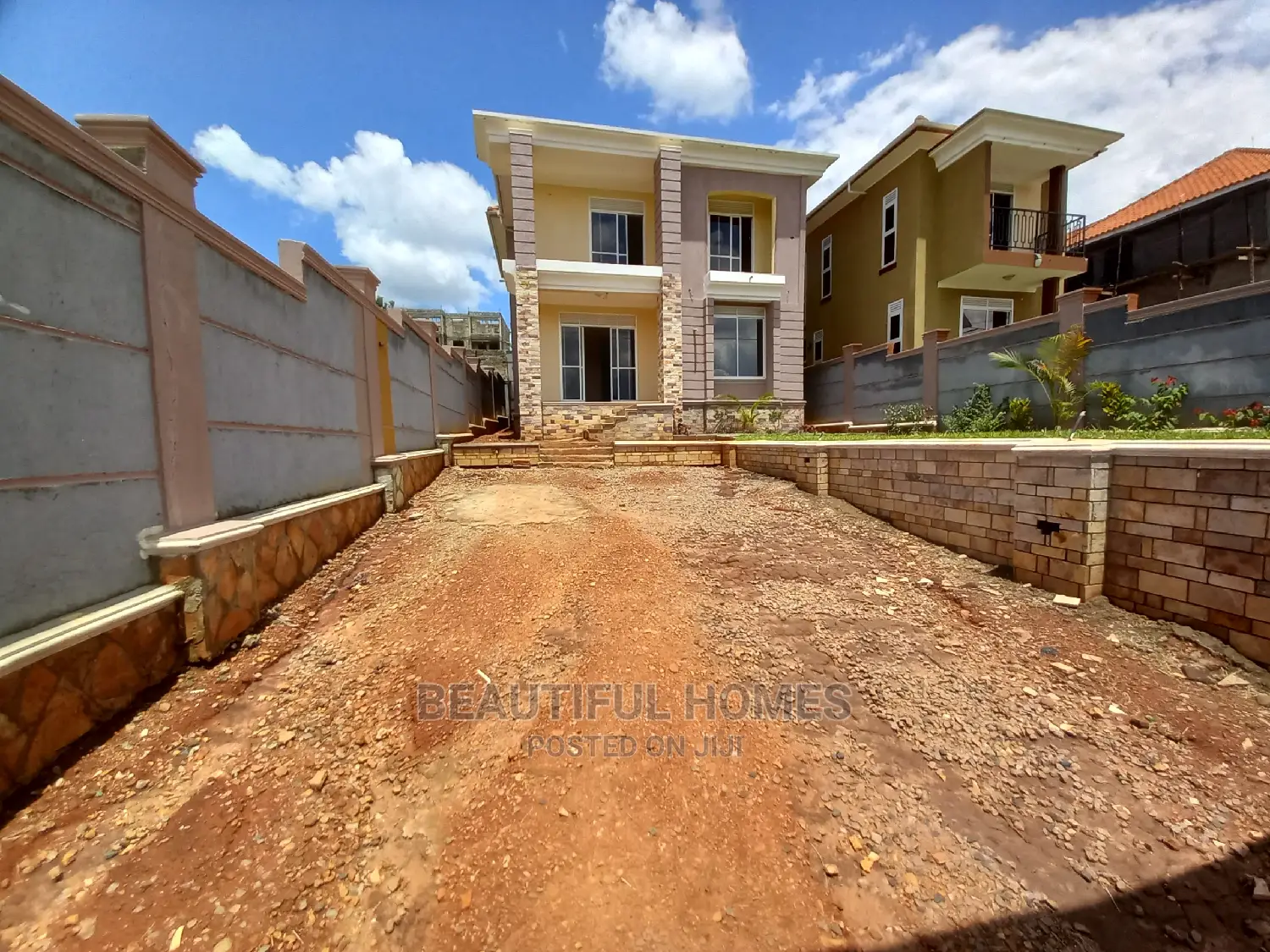 Furnished 4bdrm House in Kira Tarmack for Sale in Kira