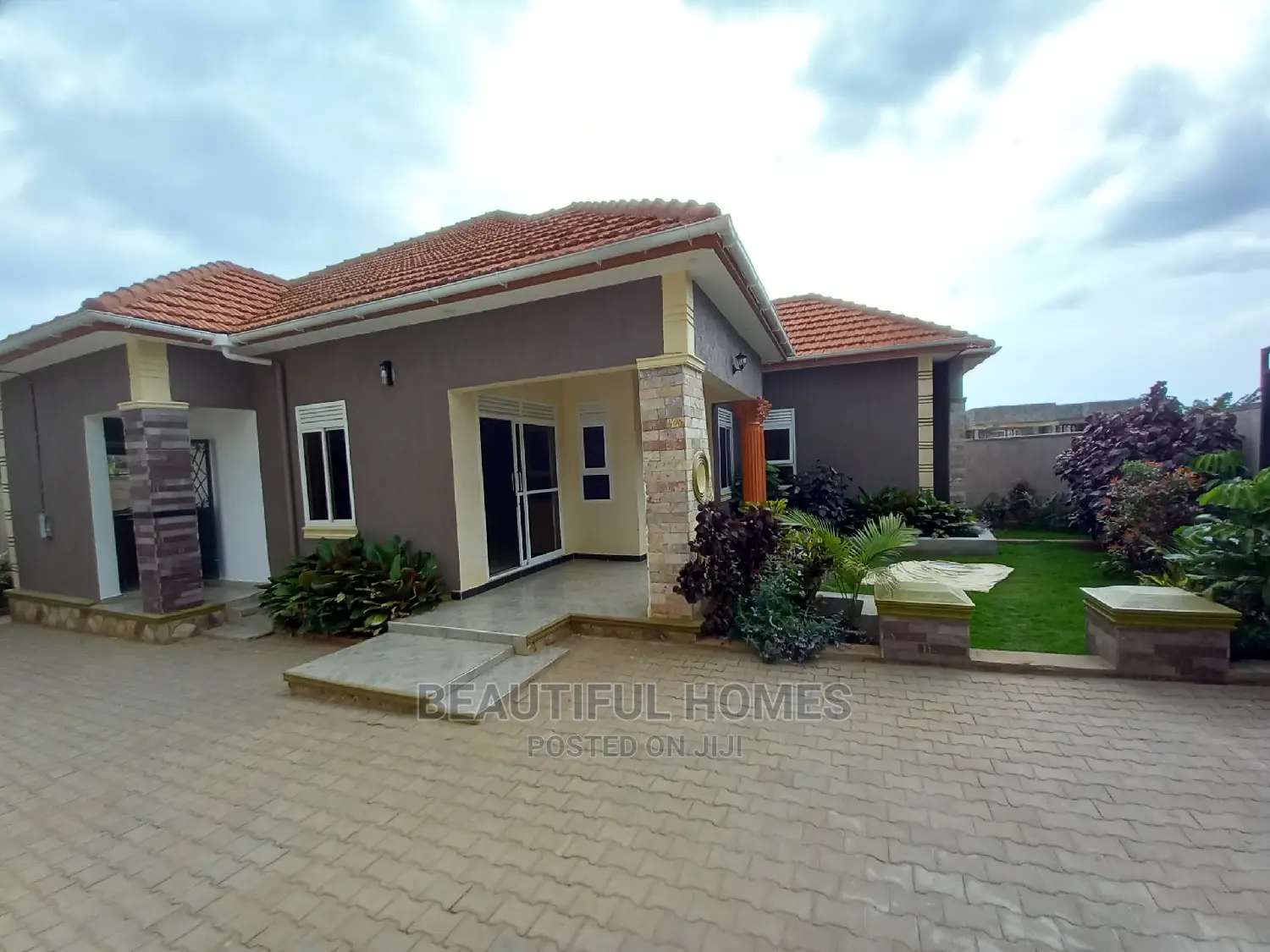 Furnished 4bdrm House in Kira Tarmack Access for Sale in Kira