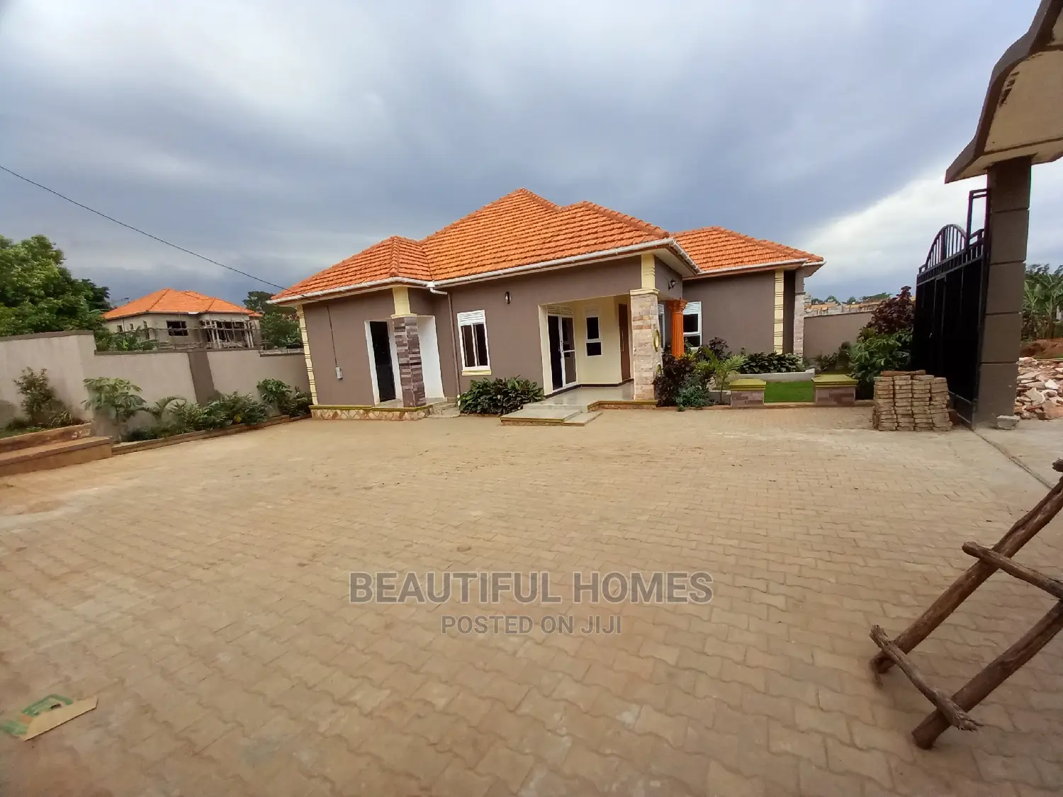 Furnished 4bdrm House in Kira Tarmack for Sale in Kira
