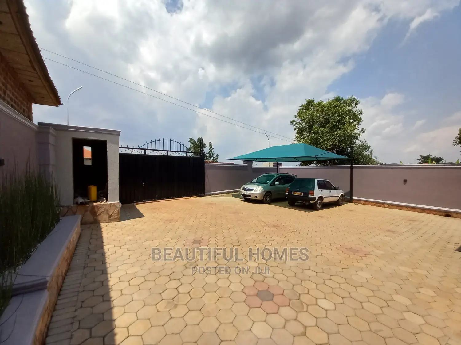 Furnished 4bdrm House in Kira for Sale in Kira