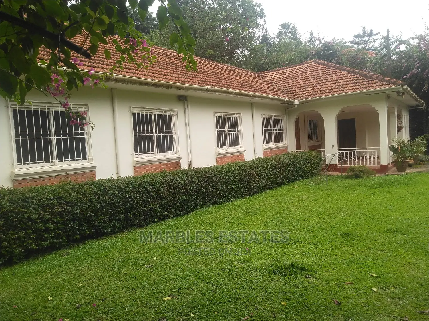 4bdrm Bungalow in Kololo, Central Division for Sale in Central Division