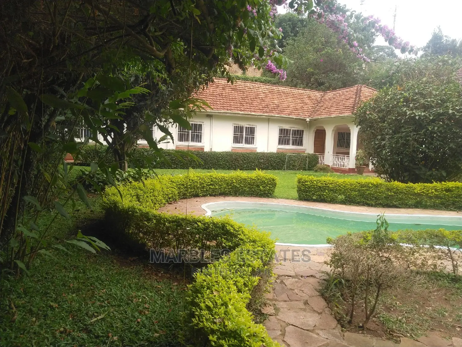 4bdrm Bungalow in Kololo, Central Division for Sale in Central Division