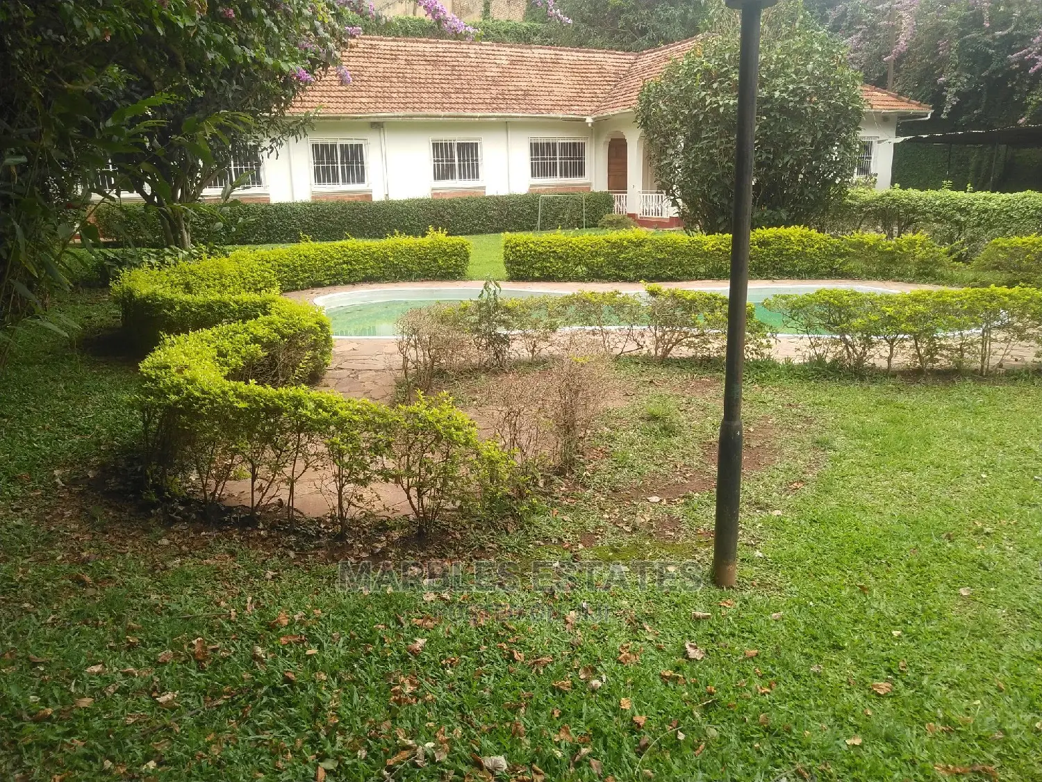 4bdrm Bungalow in Kololo, Central Division for Sale in Central Division