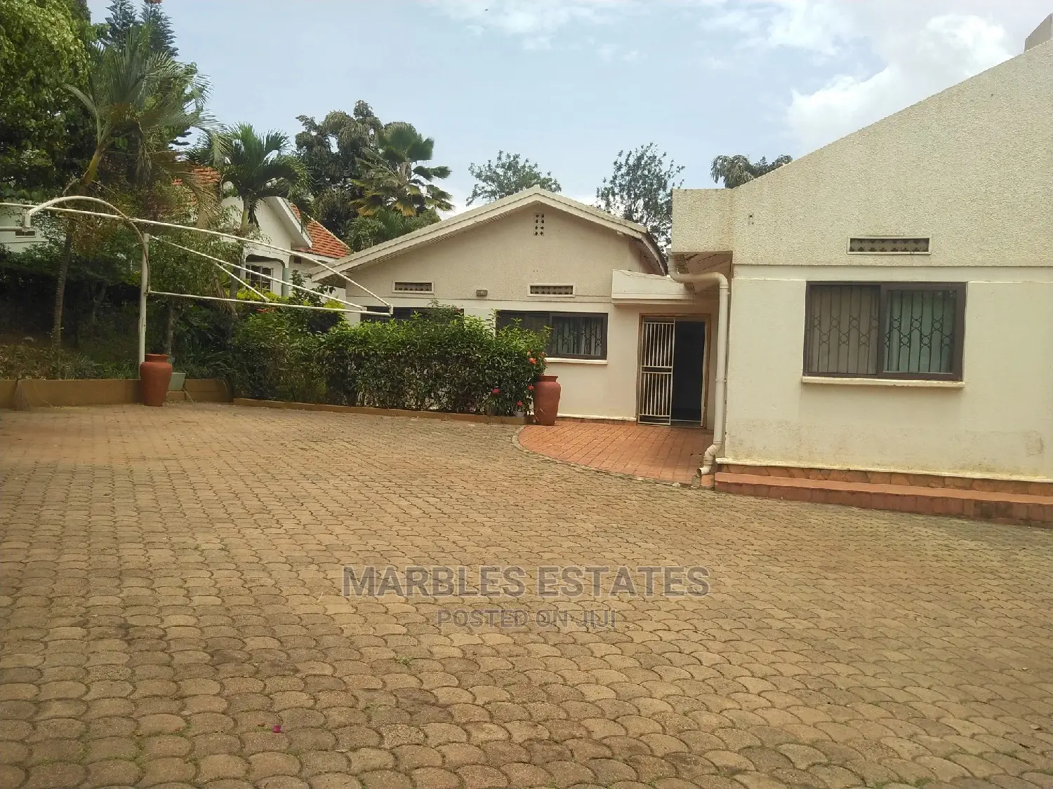 8bdrm Bungalow in Naguru, Central Division for Rent in Central Division