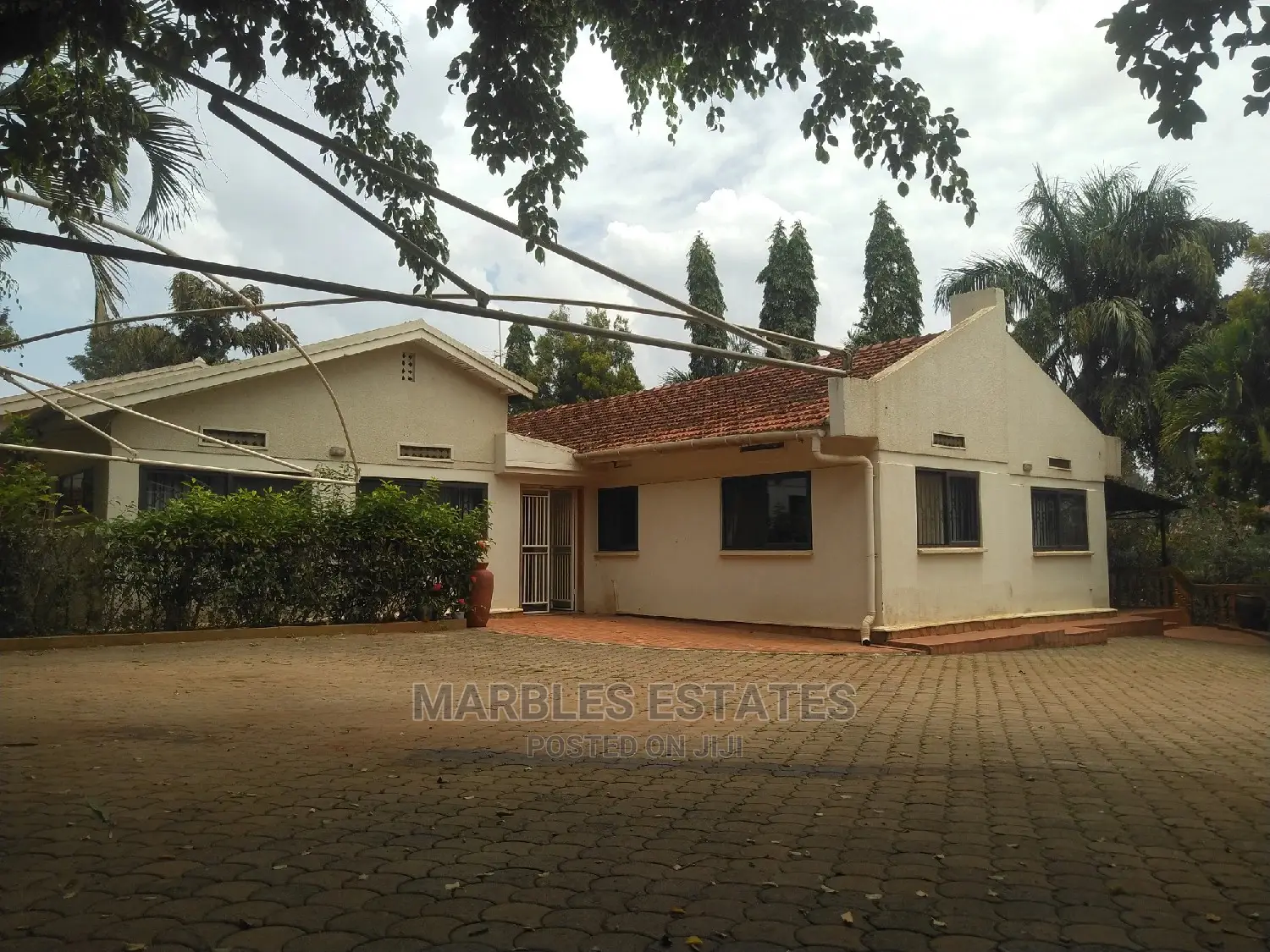 8bdrm Bungalow in Naguru, Central Division for Rent in Central Division