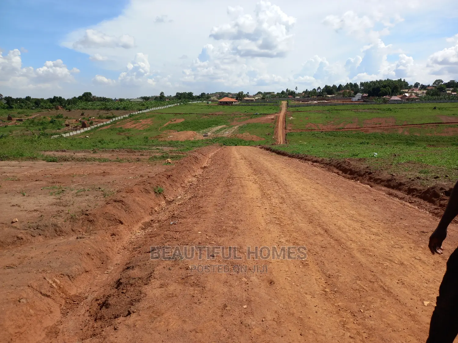 100*100 in Kasangati Splendid Estate Fenced on Sell in Kira