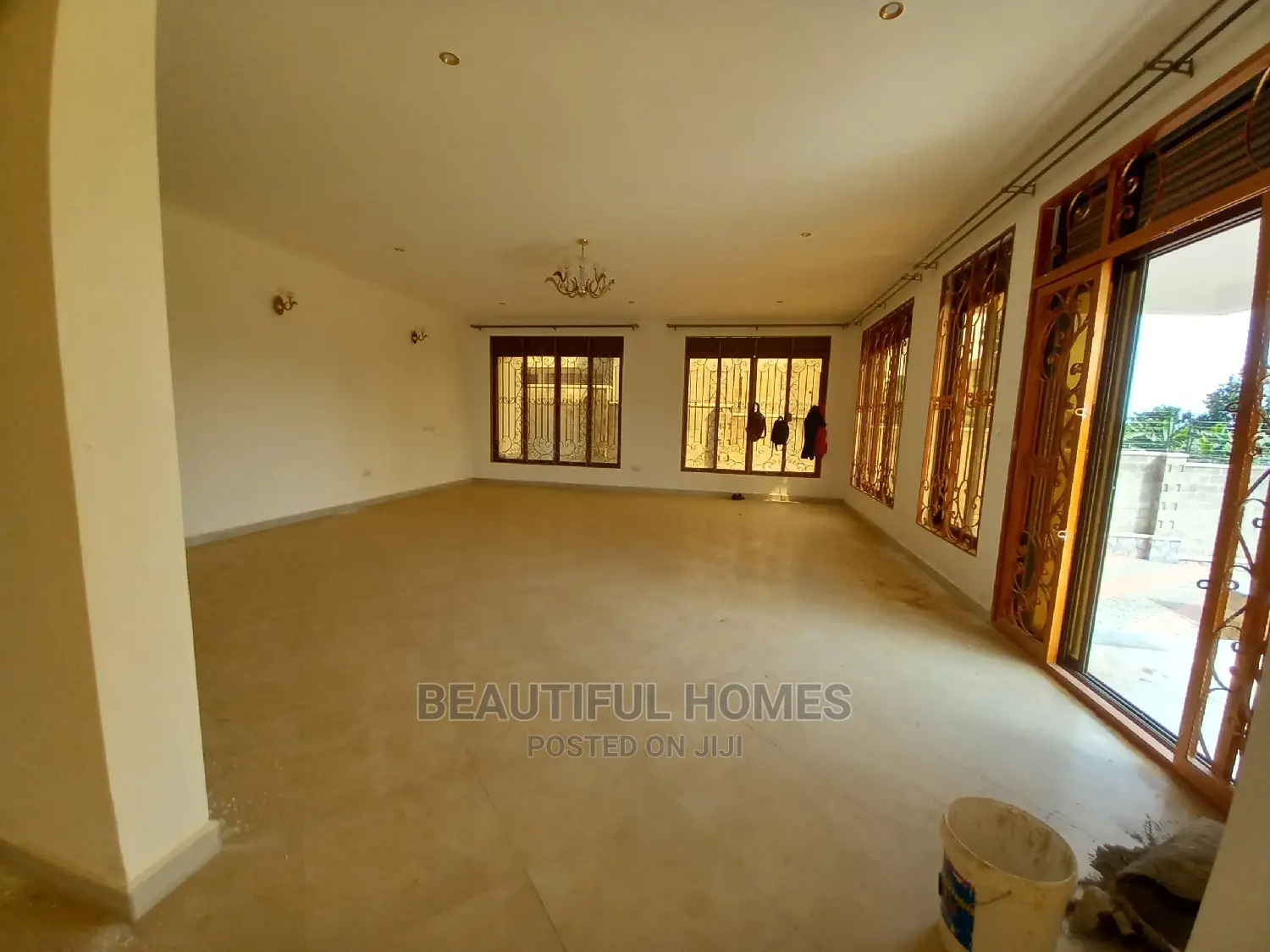 Furnished 6bdrm Mansion in Munyonyo, Makindye for Sale in Makindye