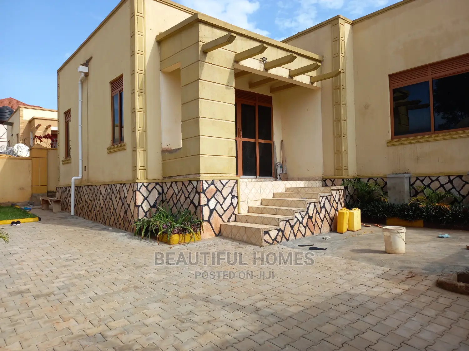 Furnished 3bdrm Villa in Kira for Sale in Kira