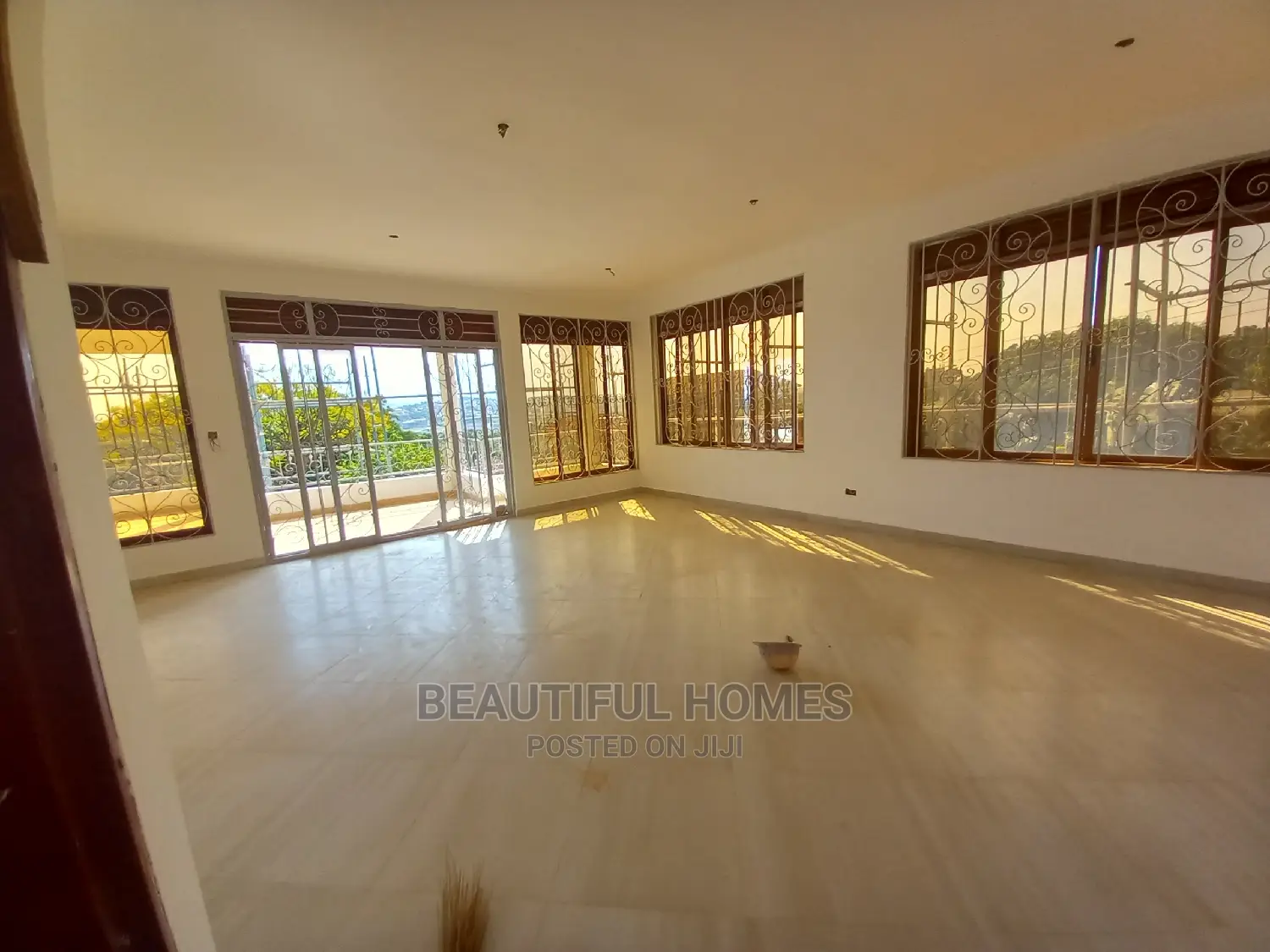 Furnished 6bdrm Mansion in Munyonyo, Makindye for Sale in Makindye
