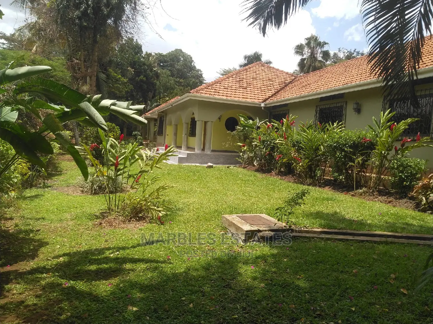 4bdrm Bungalow in Kololo, Central Division for Rent in Central Division