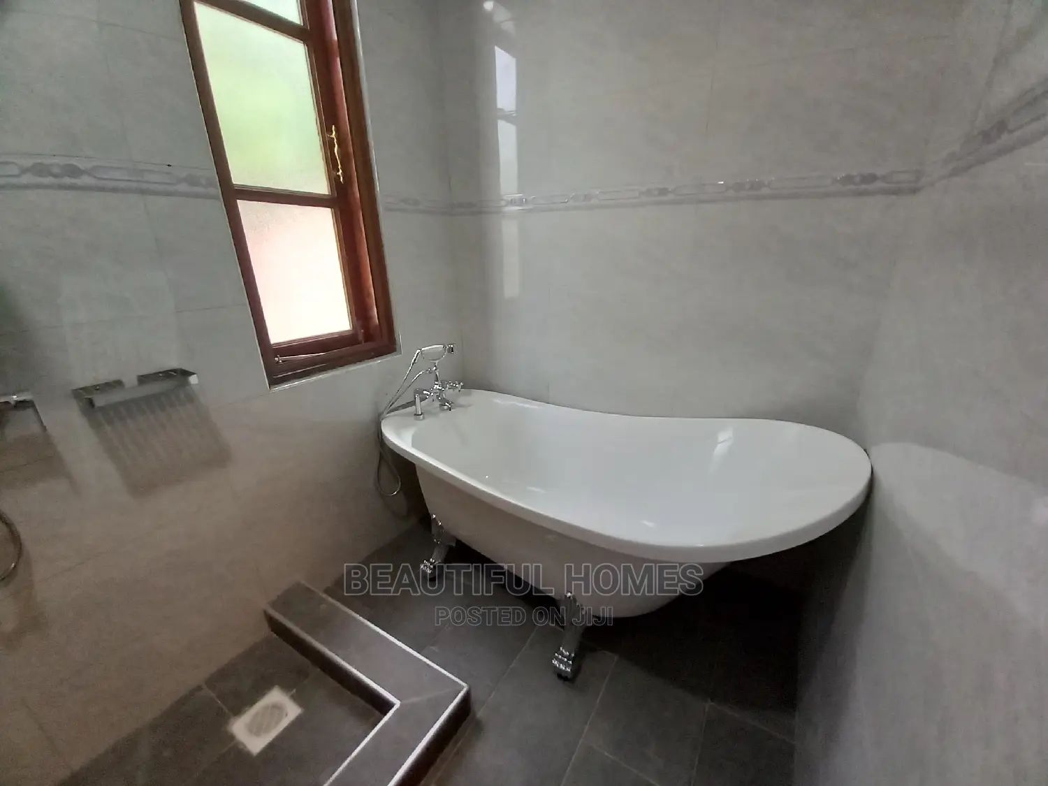 Furnished 5bdrm Mansion in Kira for Sale in Kira