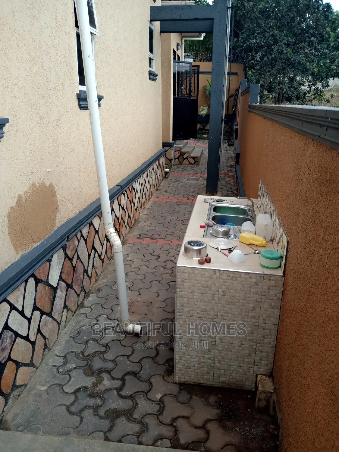 Furnished 6bdrm Mansion in Naalya, Central Division for Sale in Central Division