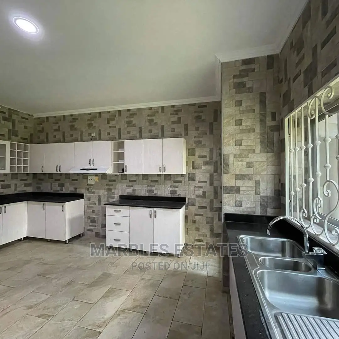 6bdrm Bungalow in Bugolobi, Central Division for Rent in Central Division