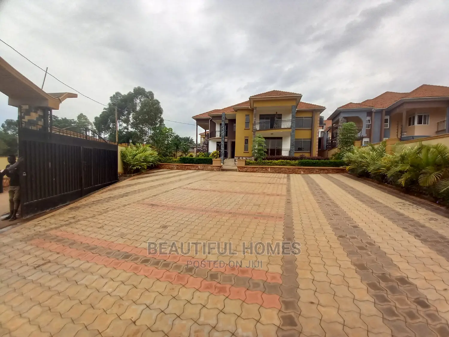 Furnished 7bdrm Mansion in Kiwatule, Nakawa for Sale in Nakawa