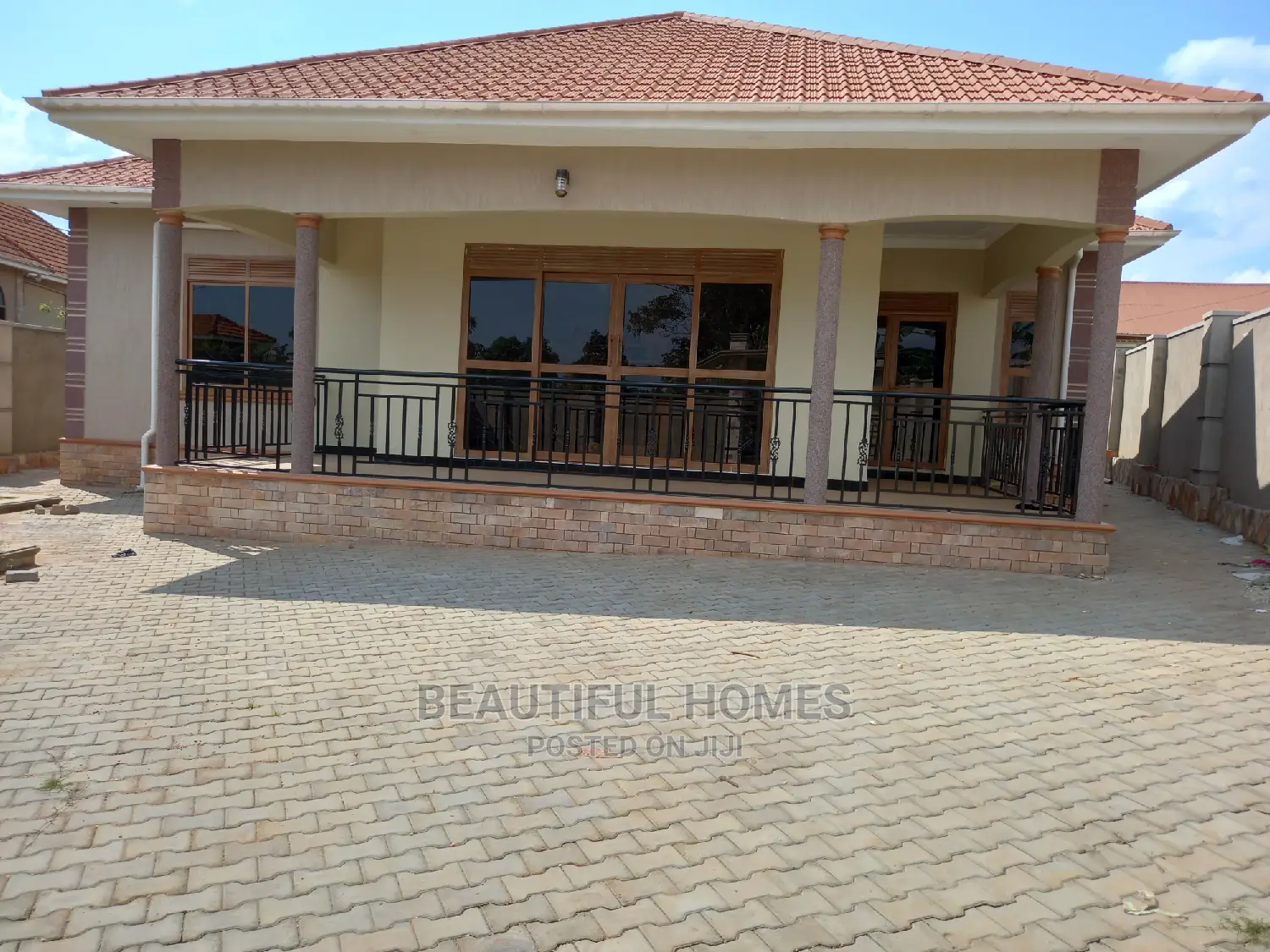 Furnished 5bdrm House in Buwate, Kira for Sale in Kira