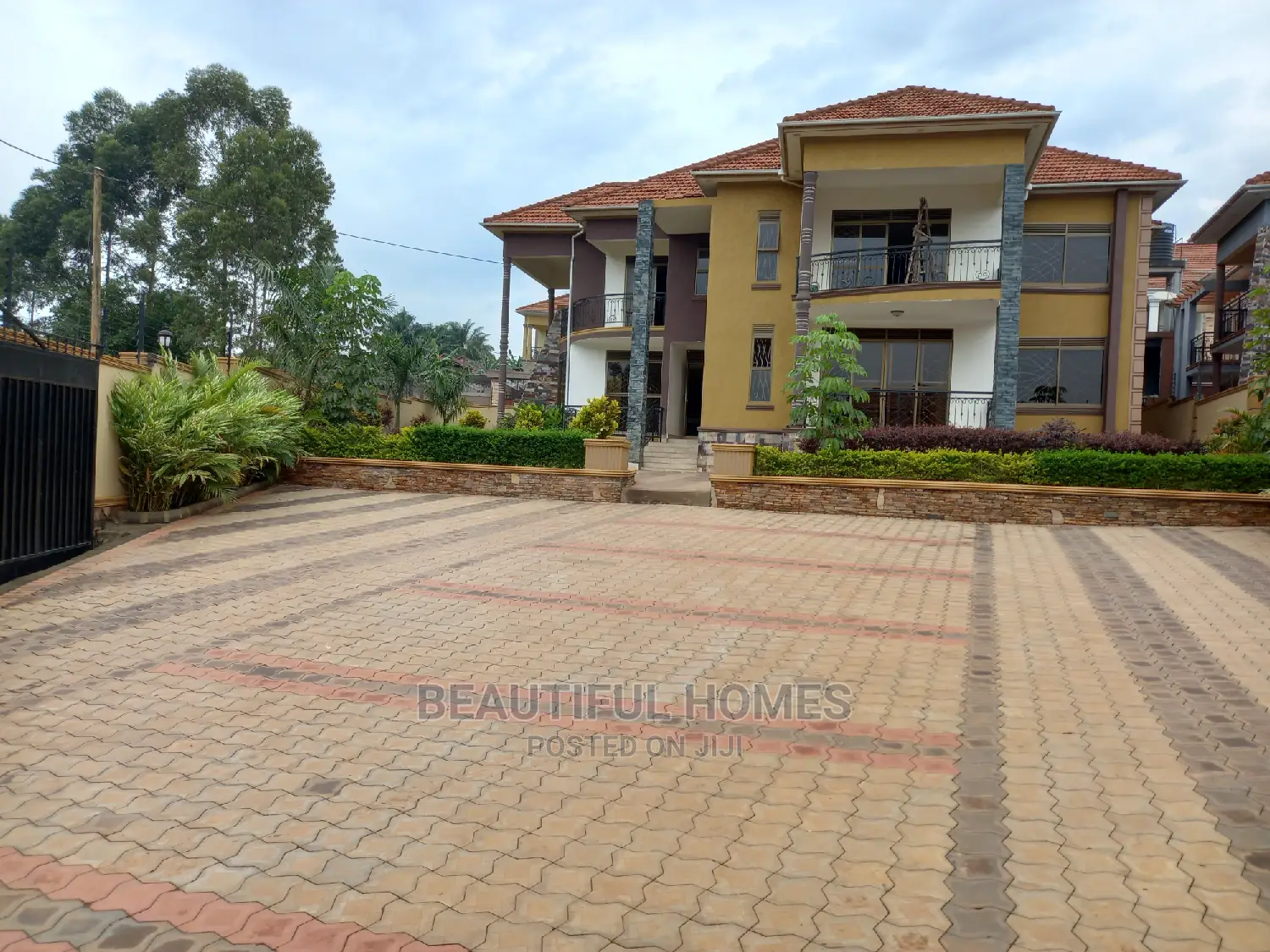 Furnished 7bdrm Mansion in Kiwatule Bidandi, Central Division for Sale in Central Division