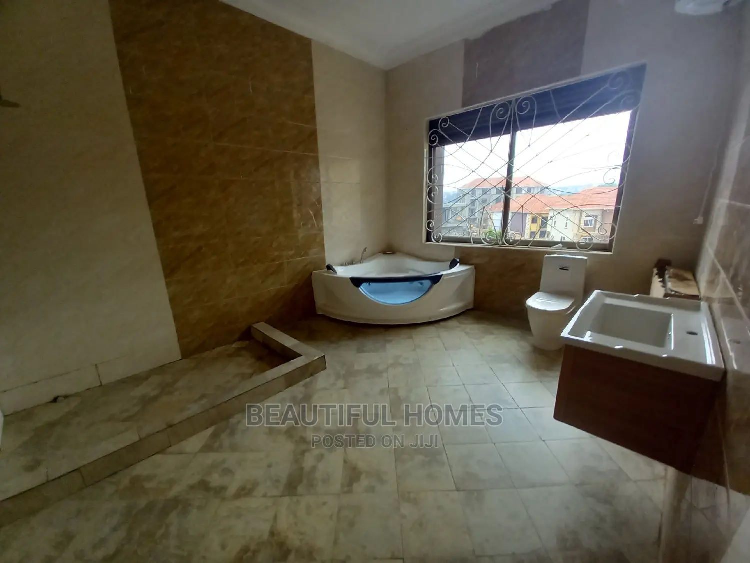 Furnished 7bdrm Mansion in Kiwatule Bidandi, Central Division for Sale in Central Division