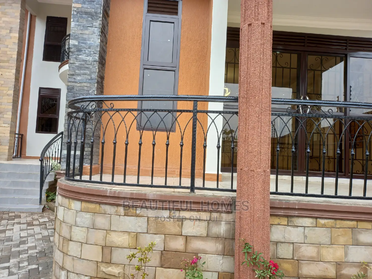 Furnished 6bdrm Mansion in Kiwatule, Central Division for Sale in Central Division