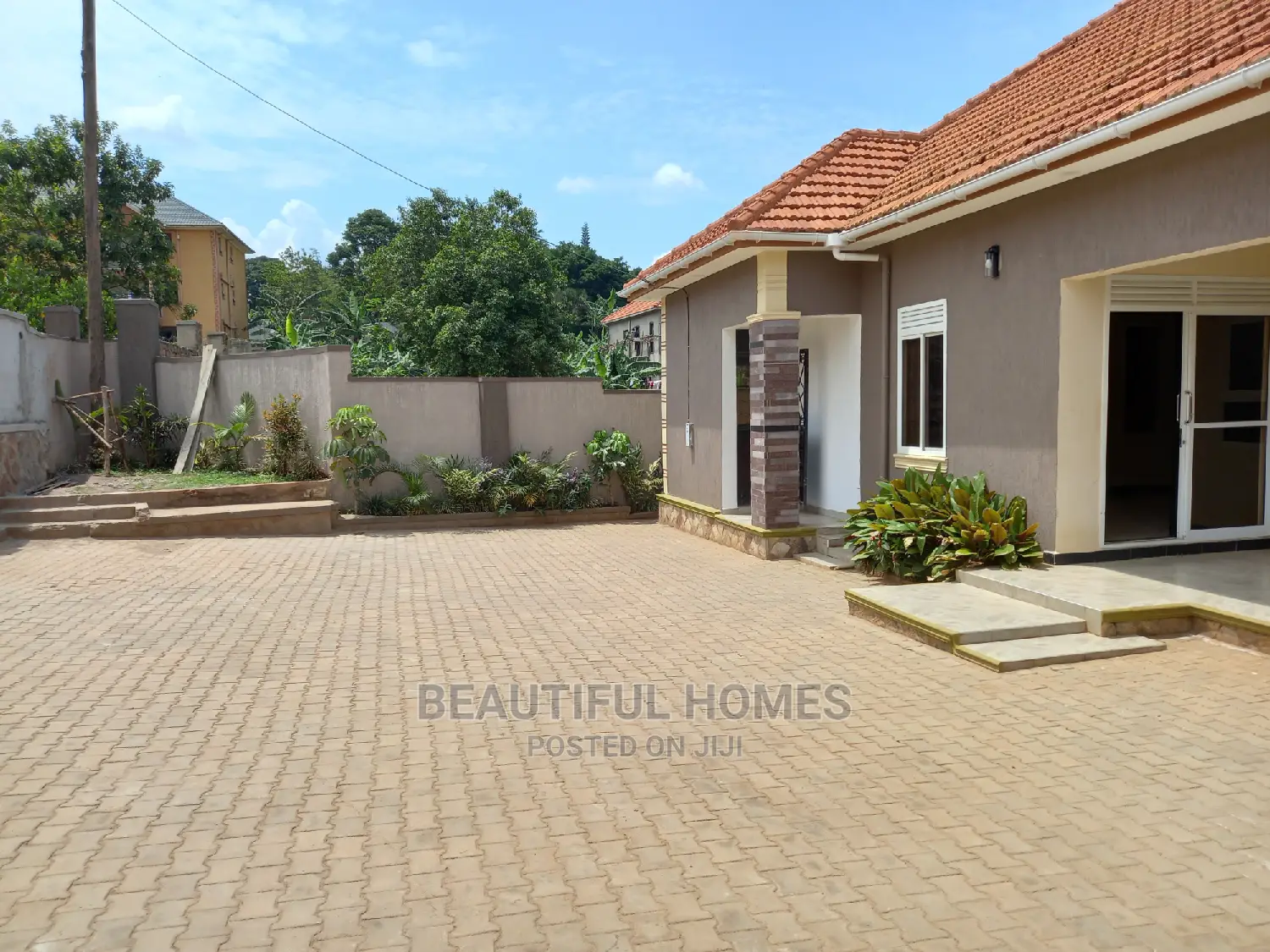 Furnished 4bdrm House in Kira Tarmack for Sale in Kira