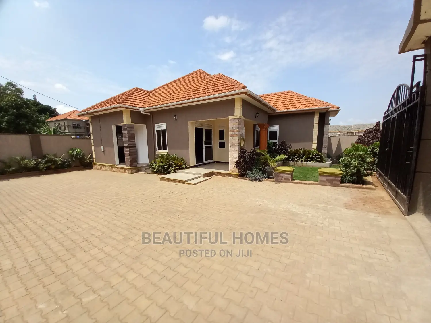 Furnished 4bdrm House in Kira Tarmack for Sale in Kira
