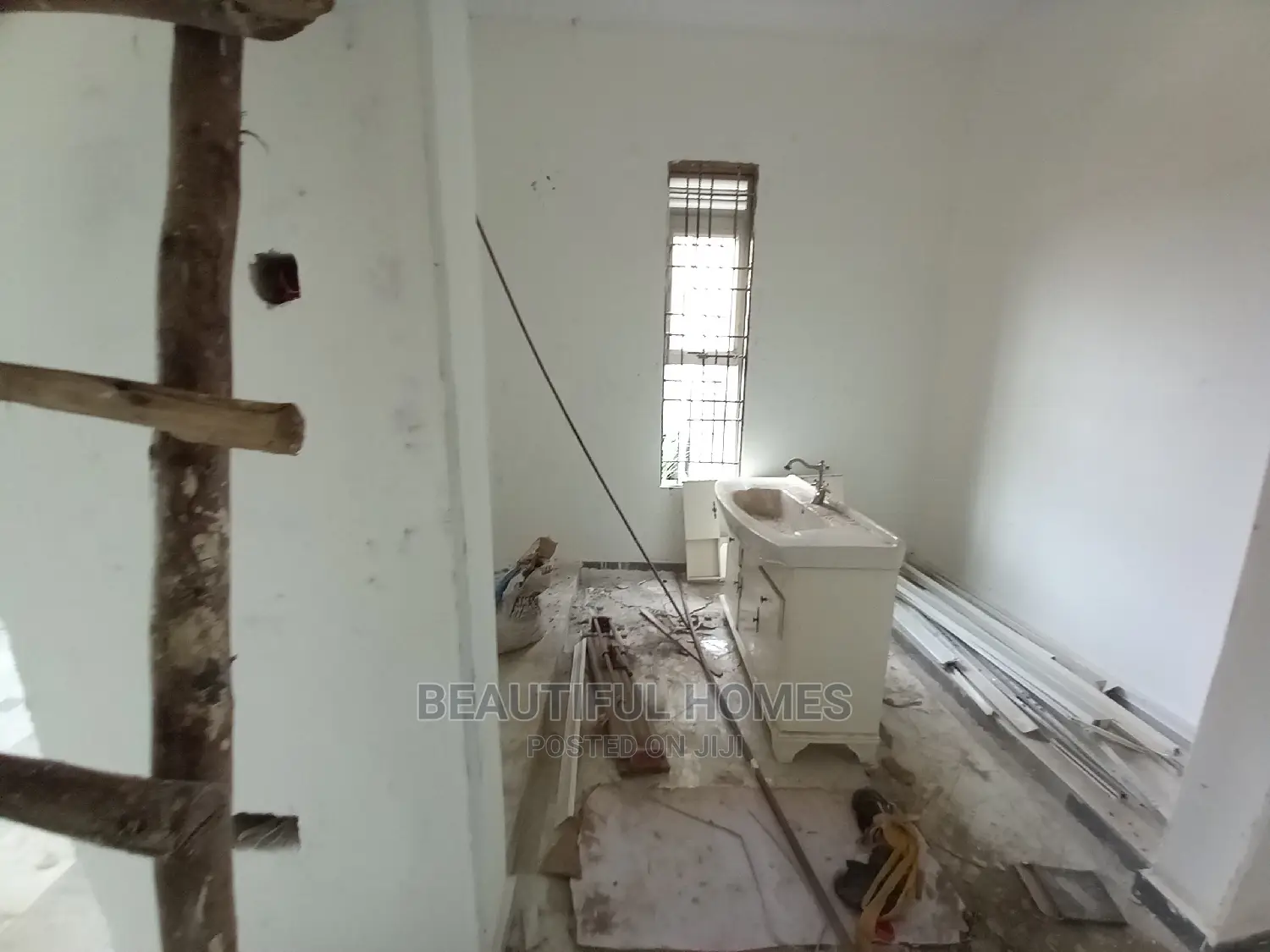 Furnished 5bdrm Mansion in Tarmack Close, Kira for Sale in Kira