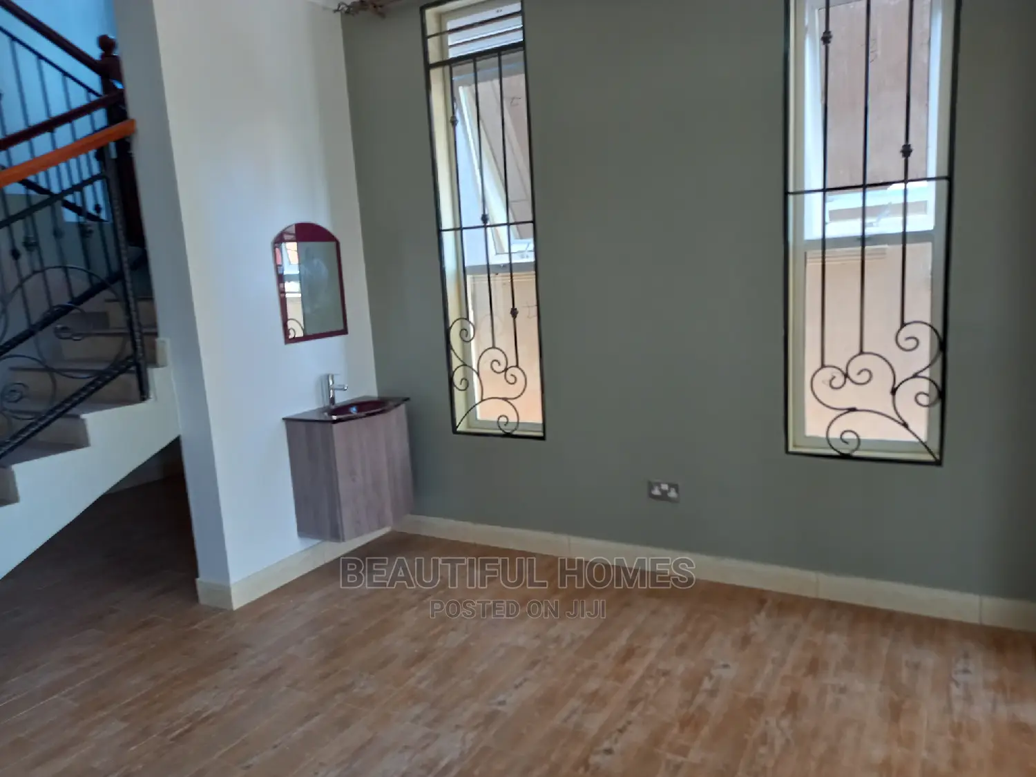 Furnished 6bdrm Mansion in Kira Tarmack for Sale in Kira