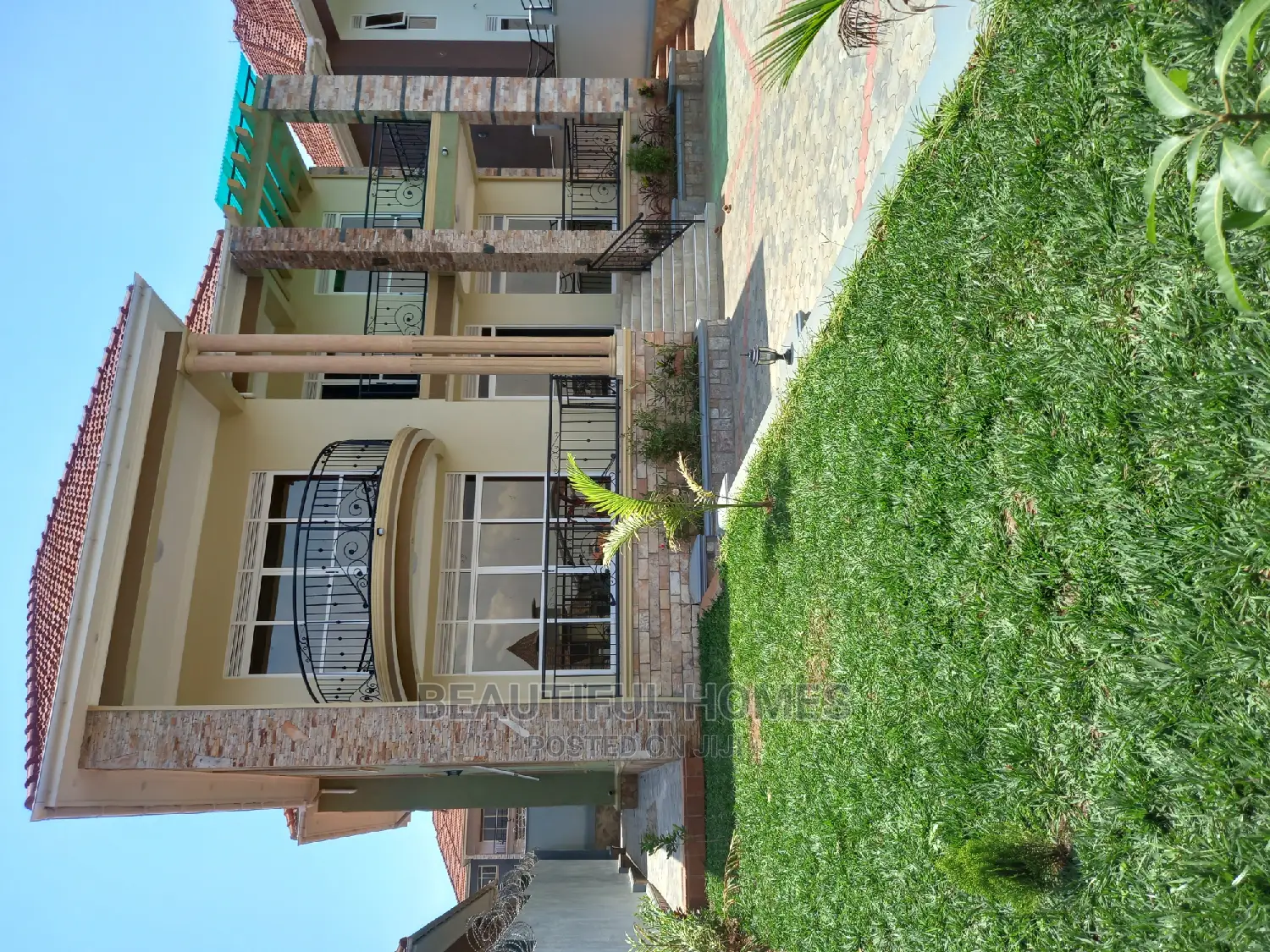 Furnished 6bdrm Mansion in Kira Tarmack for Sale in Kira