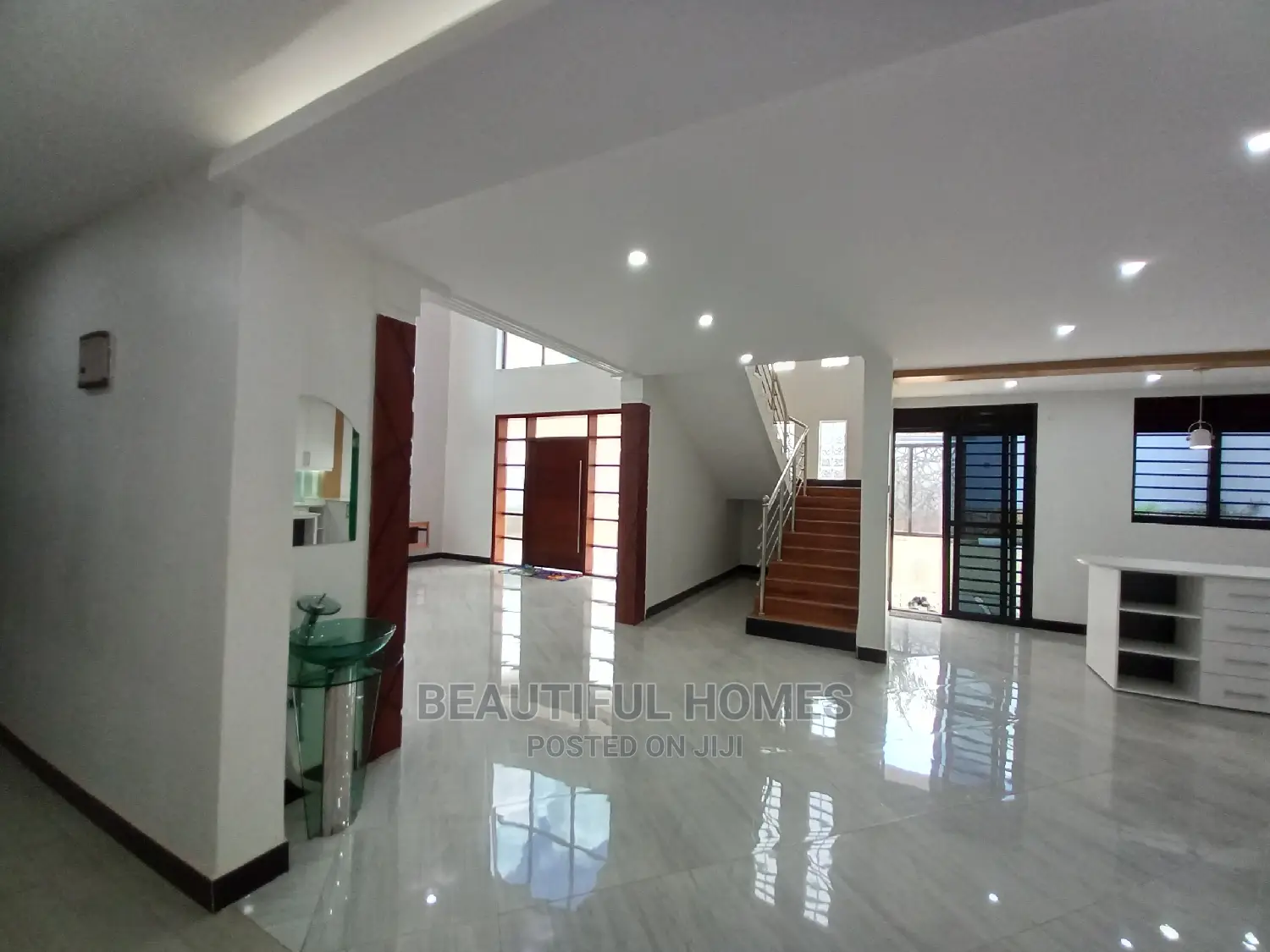 Furnished 5bdrm Mansion in Kira for Sale in Kira
