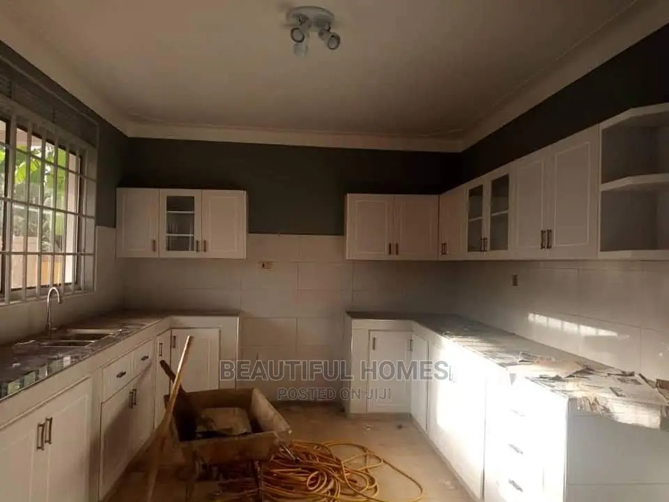 Furnished 4bdrm House in Kira for Sale in Kira