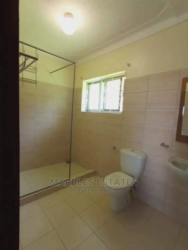 5bdrm Bungalow in Kololo, Central Division for Rent in Central Division
