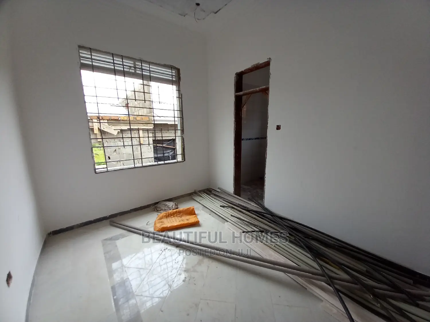 Furnished 4bdrm Mansion in Kira Tarmack for Sale in Kira