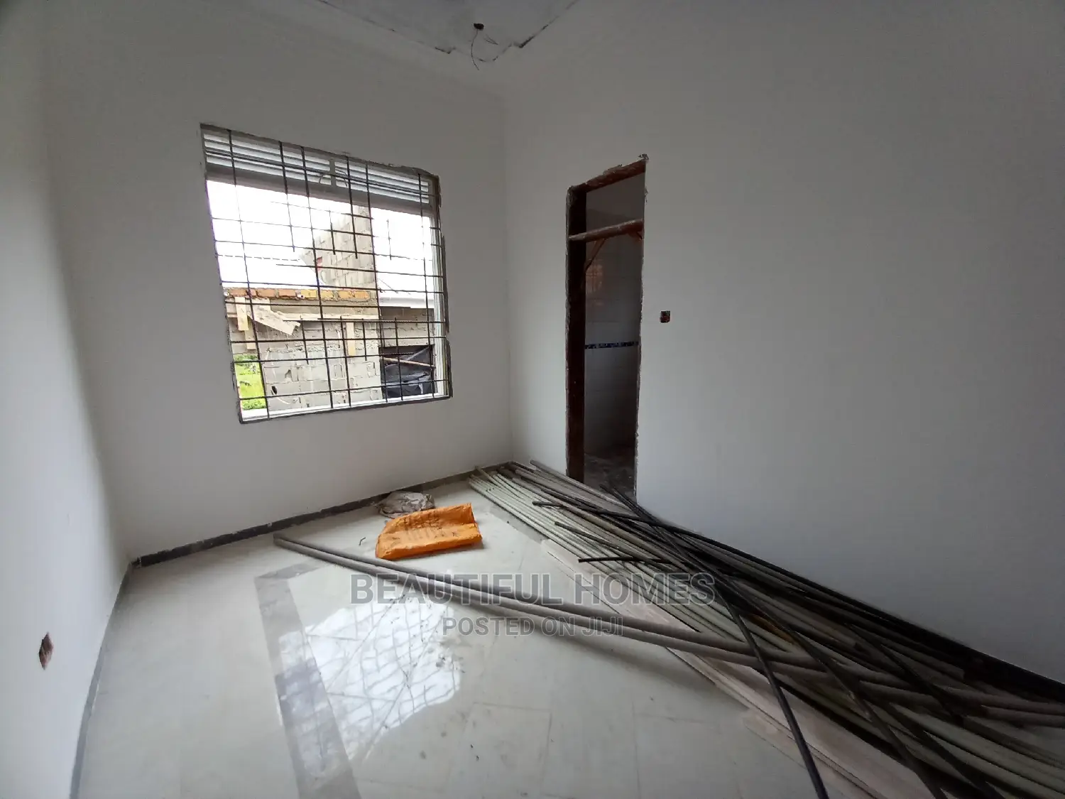 Furnished 4bdrm Mansion in Kira Tarmack for Sale in Kira