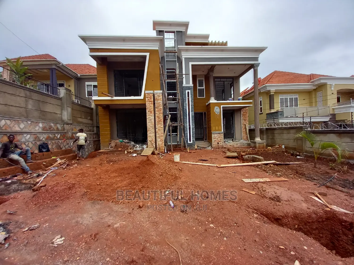 Furnished 4bdrm Mansion in Kira Tarmack for Sale in Kira