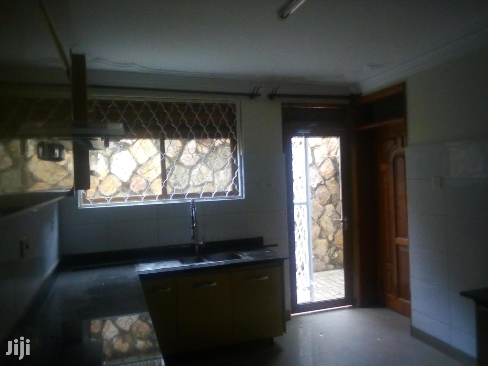 5 Bedrooms Apartment For Rent in Kampala