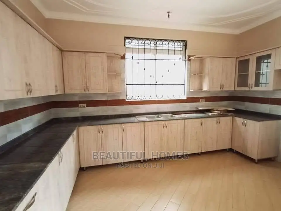 Furnished 5bdrm House in Kira for Sale in Kira