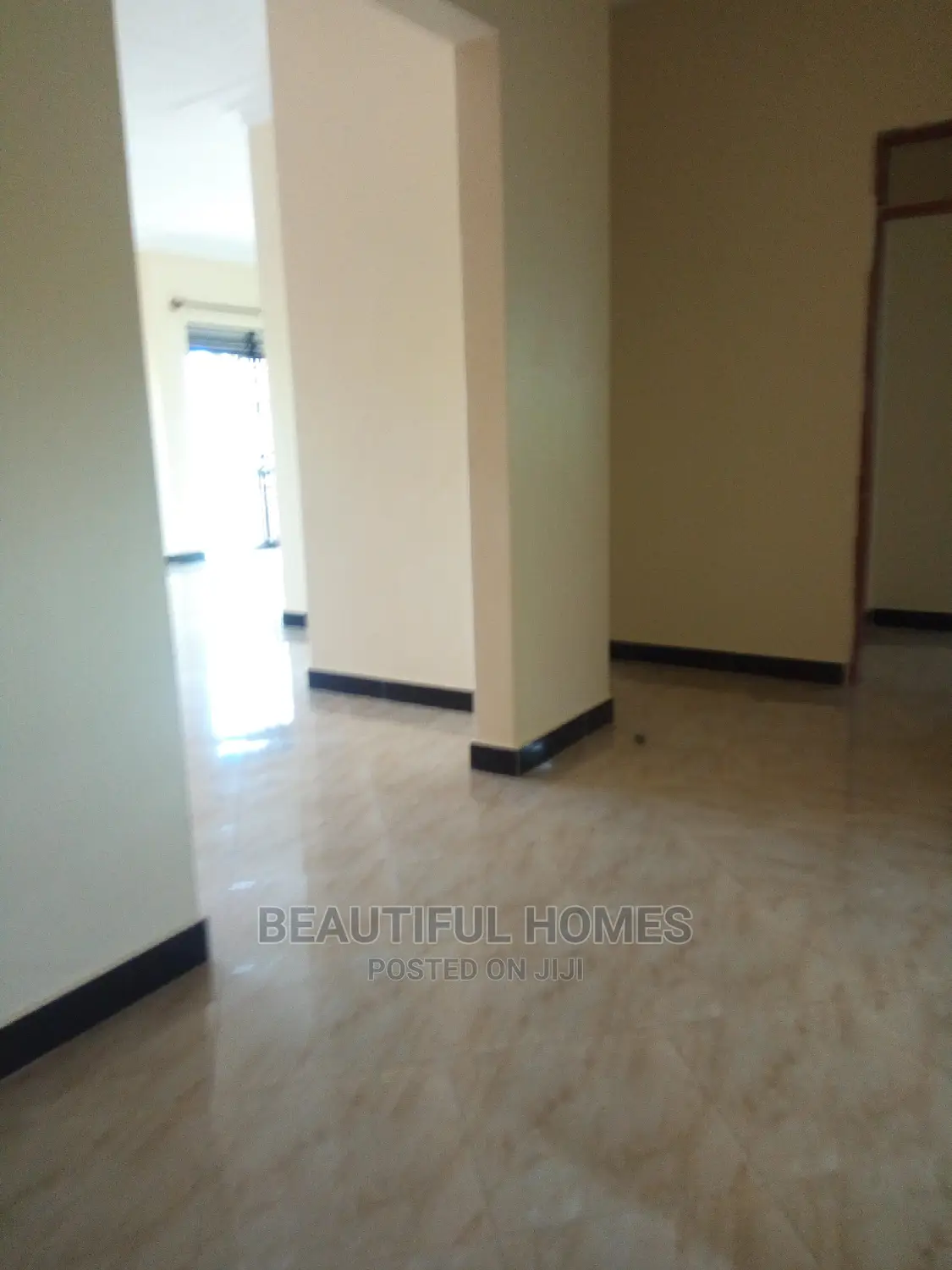 Furnished 4bdrm Villa in Kira Tarmack for Sale in Kira